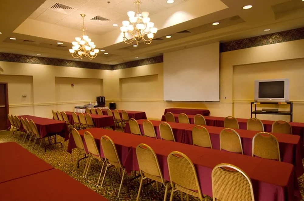 Drury Inn & Suites St. Louis/O'Fallon, Il 3*, O'Fallon