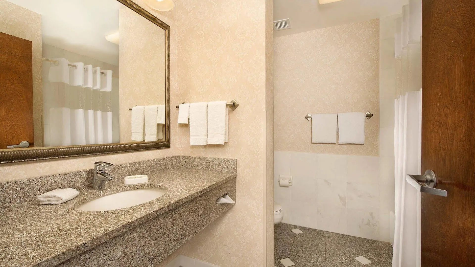 Drury Inn & Suites St. Louis/O'Fallon, Il 3*, O'Fallon